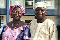 NL_2021-05_Sierra_Leona__Sofia_Braima_mit_ihrem_verstorbenen_Mann