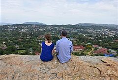 NL_2021-05_Tansania__Gangilonga_Rock__Lucia_und_Dirk_Illiger