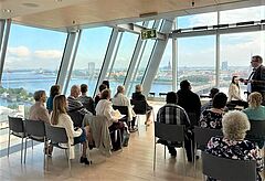 NL_2022-12_Lettland__Riga__Gebetsversammlung_in_der_LNB